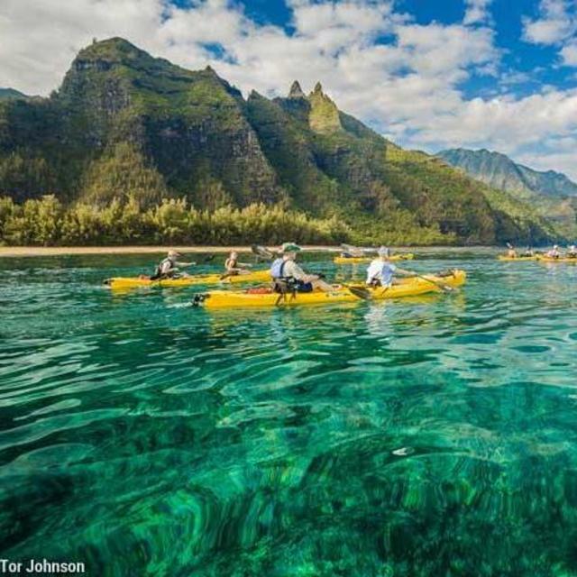 Kayaking the Na pali Coast in Kauai // Hawaii Honeymoon Experience