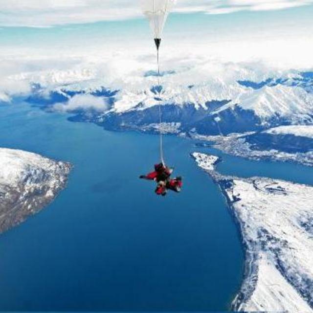 Honeymoon - Skydiving in Queenstown
