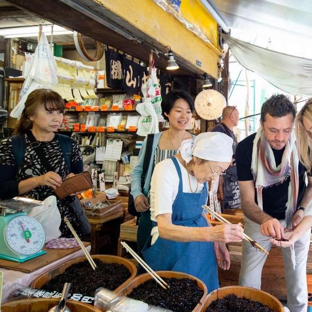 Honeymoon Tsukiji Outer Market Food Tour