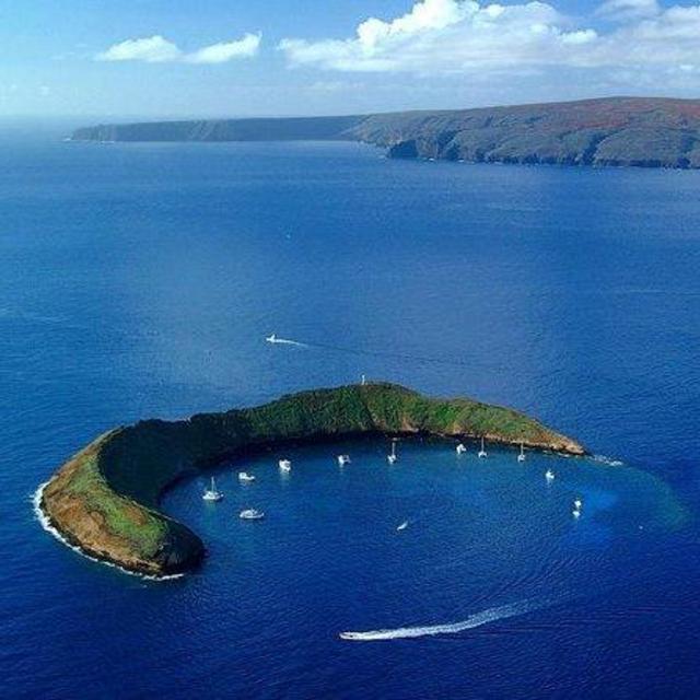 Molokini Crater Snorkeling For Two in Hawaii