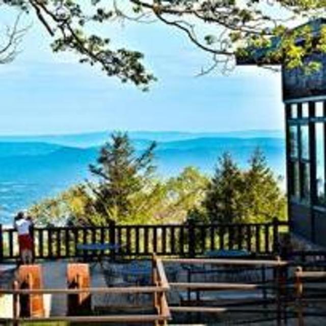 Skyline Wine & Whiskey Excursion in Shenandoah Valley