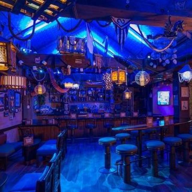 Drinks at Trader Sam's