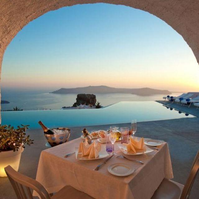 Romantic Dinner in Santorini