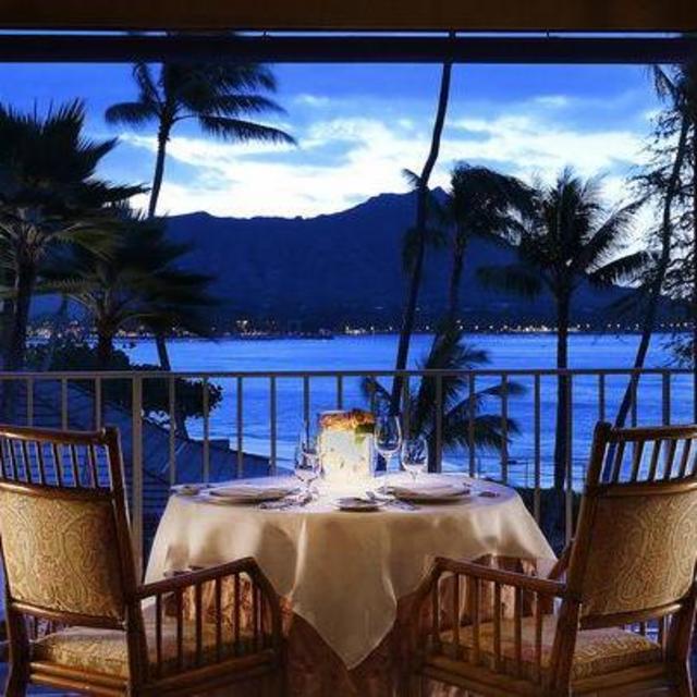 Romantic dinner for two in Oahu