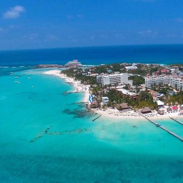 Honeymoon Flight to Isla Mujeres!