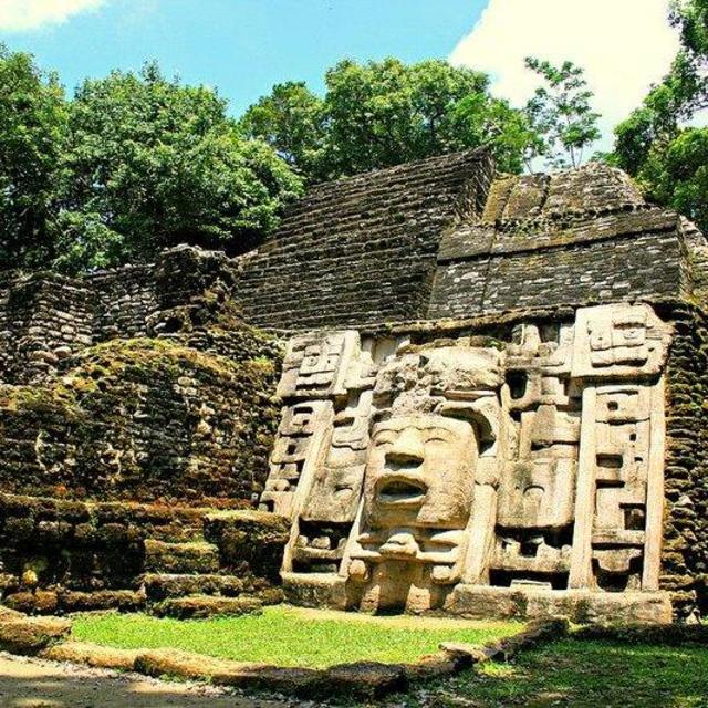 Visit the Ruins of Xunantunich