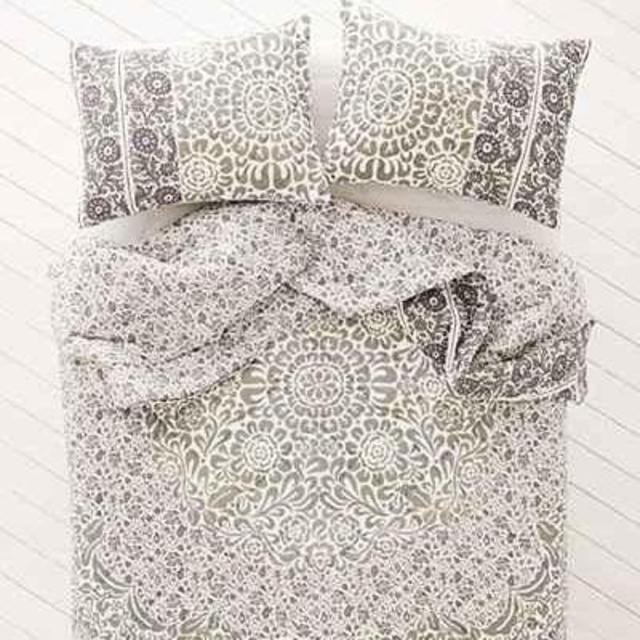 Plum & Bow Lola Woodblock Quilt