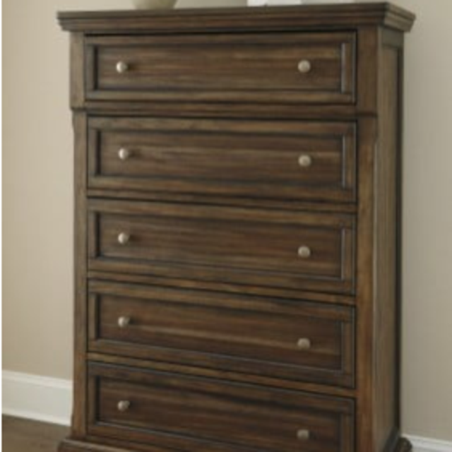 Flynnter Medium Brown 5 Drawer Chest