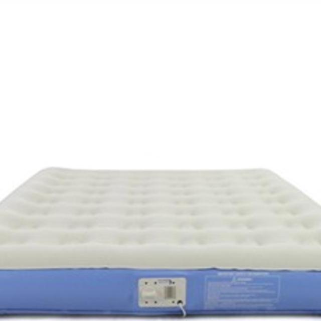 AeroBed Queen Size  Single High With Built-In Pump