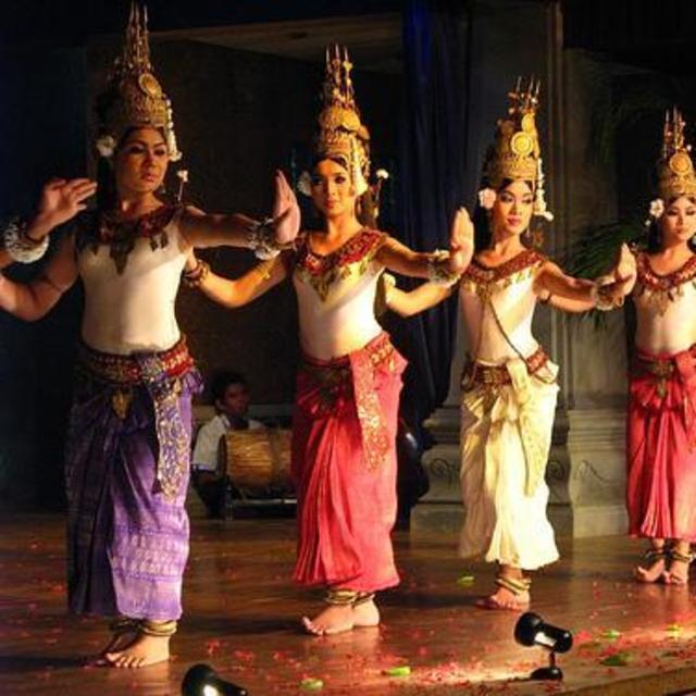 Evening enjoying Thai Dinner and Thai Traditional Dance