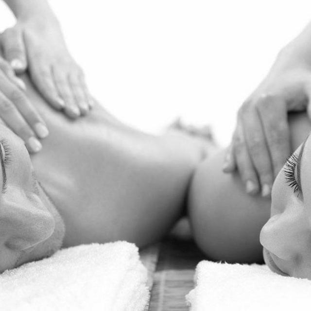 60-Minute Couples Massage
