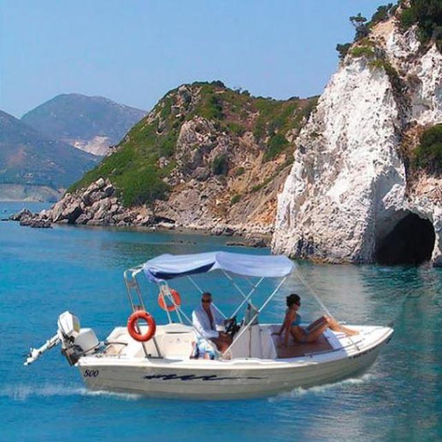 Boat rental by Amalfi Coast