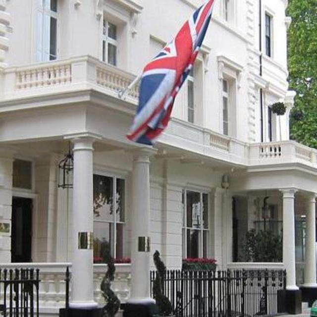 Accommodations in Edinburgh and London