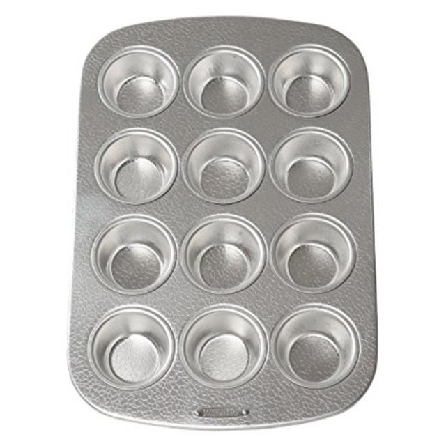 Doughmakers 10936 12 Cup Muffin Pan, Metallic