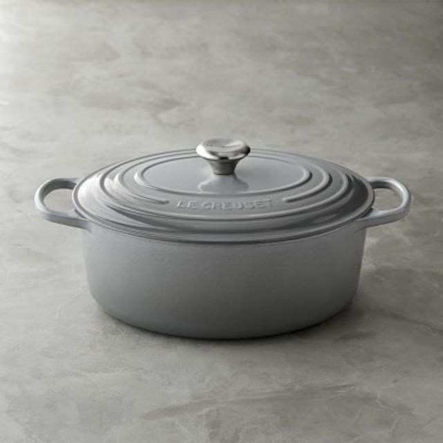 Le Creuset Signature Cast-Iron Oval Dutch Oven