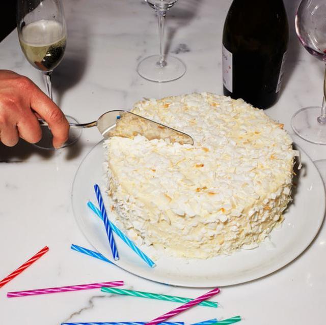 Snowe: The Pastry Server