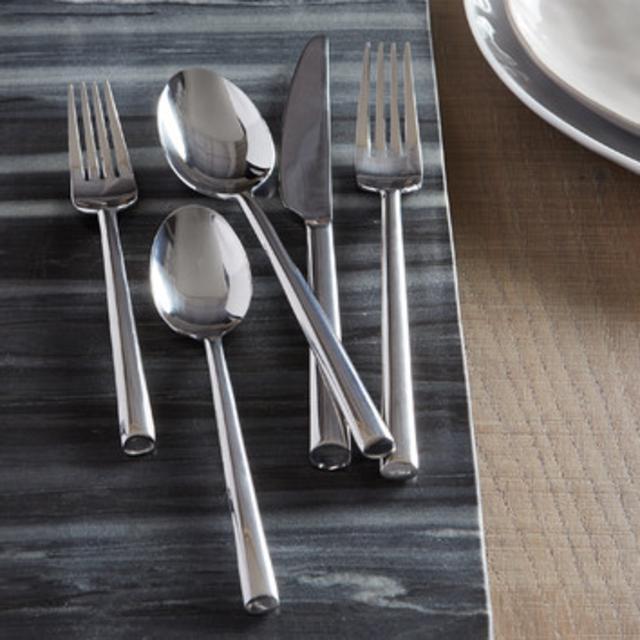 Skandia Risk 20 Piece Flatware Set                        by                    Hampton Forge