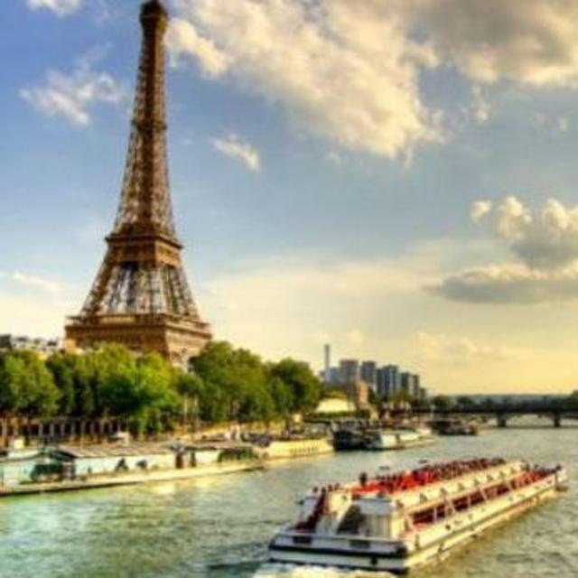 Seine River Cruise and Lunch at the Tour Eiffel