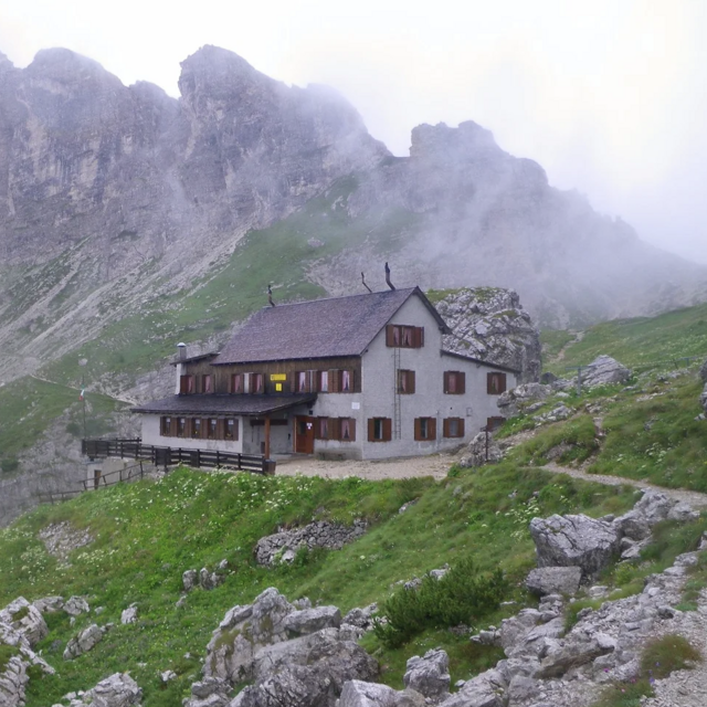 Hut-to-Hut Dolomites Adventure