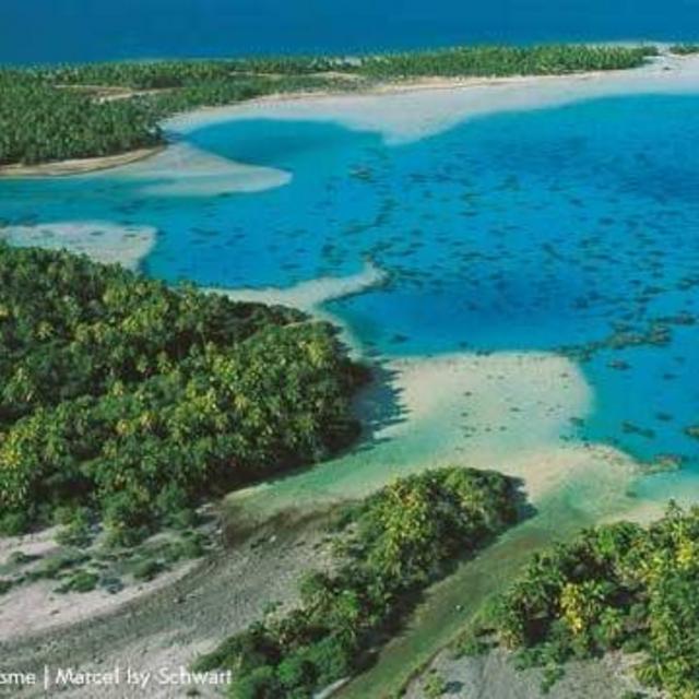 Honeymoon Fund: Explore Blue Lagoon in Rangiroa