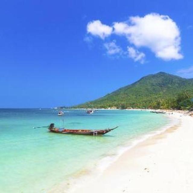 Island Cruising Sailing in Koh Tao, Thailand