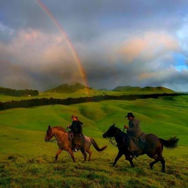 Kahua Ranch on Horseback