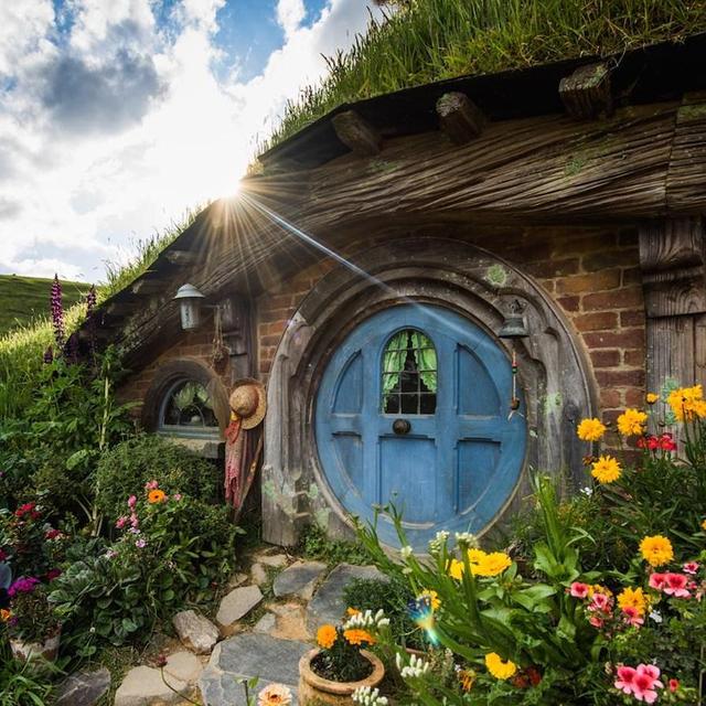 Experience Middle Earth