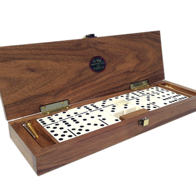 #900 "Le Club" Domino Set