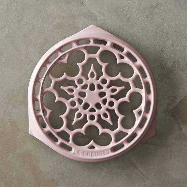Le Creuset Trivets, 9", Pink