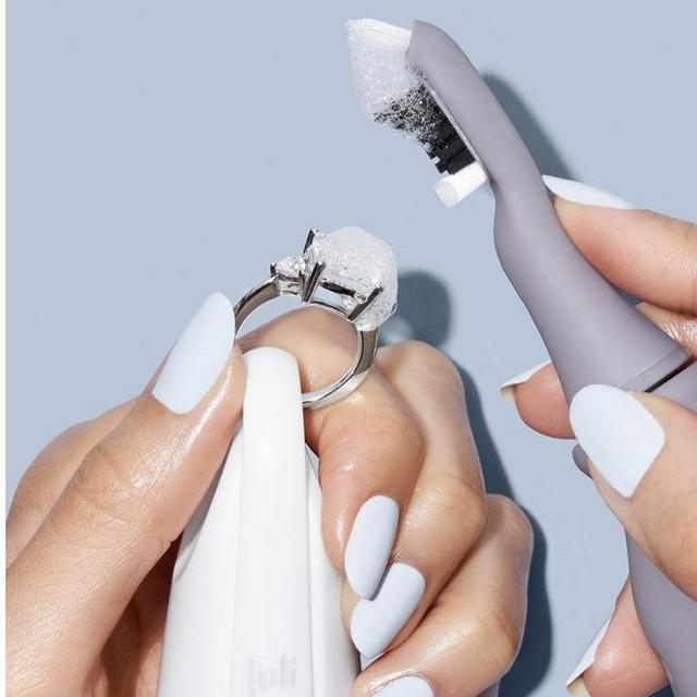 The juli Diamond Cleaning Essentials Kit
