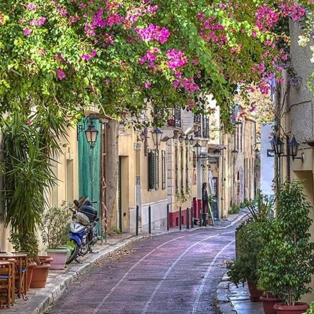 Tour: Athens - Acropolis, Plaka And Lunch At The Famous Bairaktaris Tavern