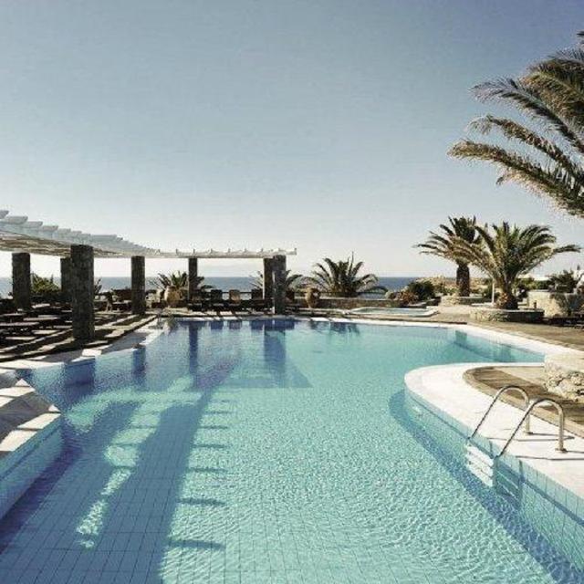 Four nights at the Grotta hotel in Naxos, Greece