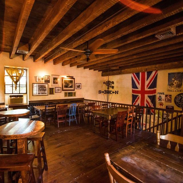 Dinner in an English Pub