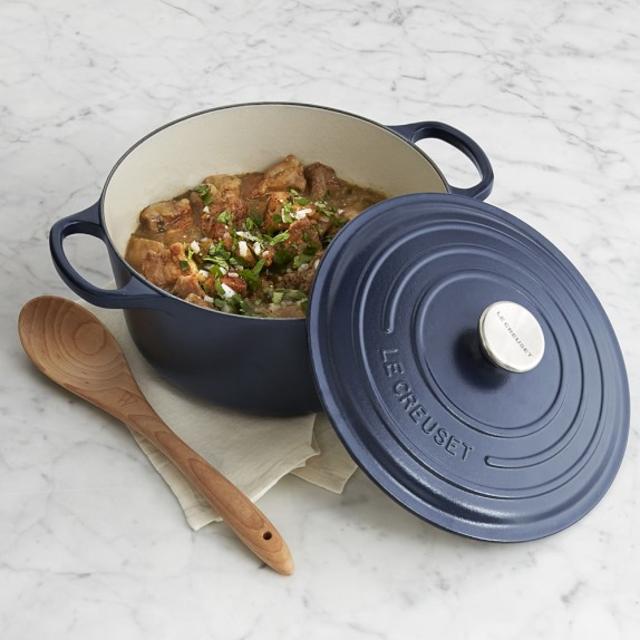 Le Creuset Signature Cast-Iron Matte Round Dutch Oven - 7 1/4 Quart, White
