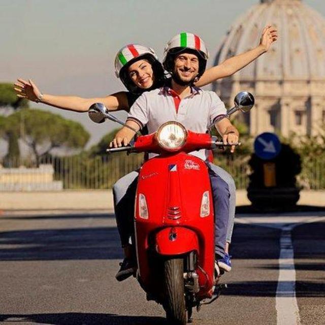 Vespa Tour in Rome, Italy
