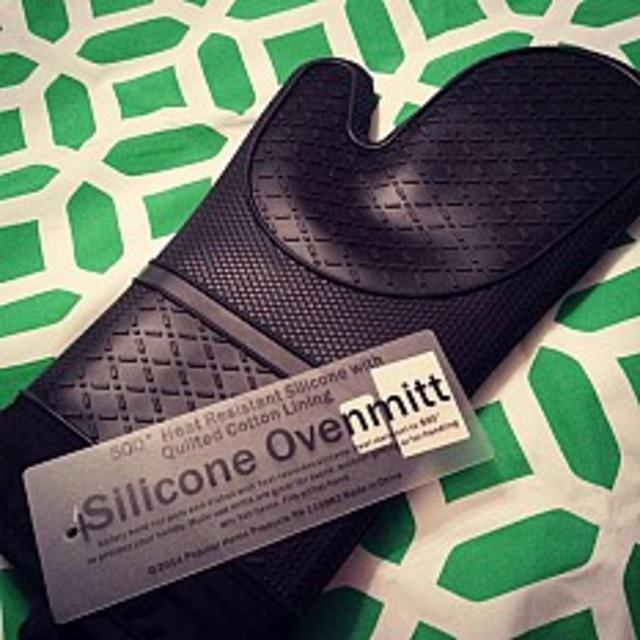 Silicone Quilted Oven Mitt in Sage Green