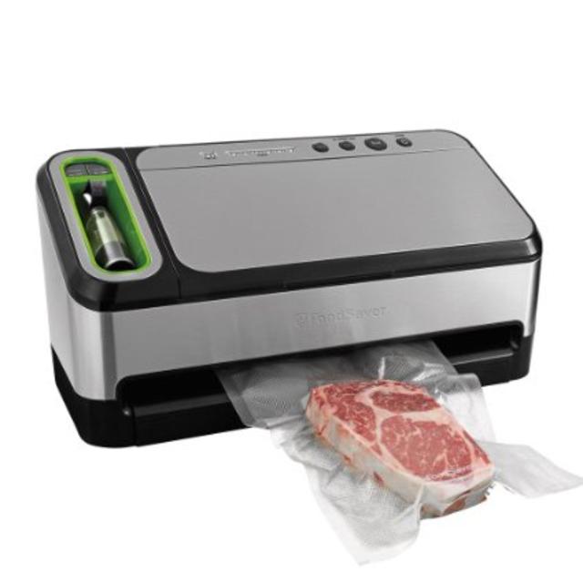 FoodSaver 4840 2-in-1 Vacuum Sealing System with Bonus Built-in Retractable Handheld Sealer, Starter Kit, Heat-Seal and Zipper Bags