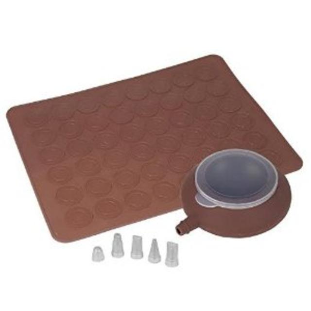 Journey's Edge 6 Piece Macaroon Kit with Baking Sheet and Decomax Pen, Brown