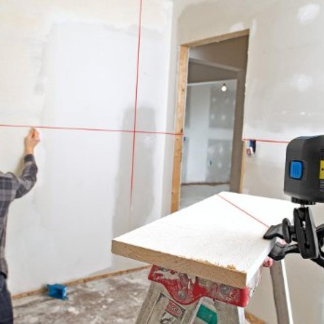 HAMMERHEAD_HLCL01_Compact Self-Leveling Cross Line Laser with Adjustable Mounting Clamp