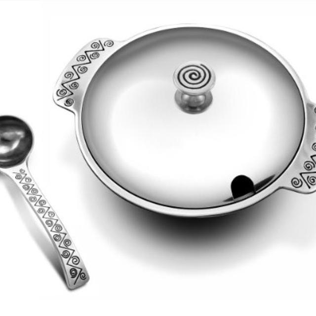 Wilton Armetale 2-Quart Reggae Tureen with Lid and Ladle