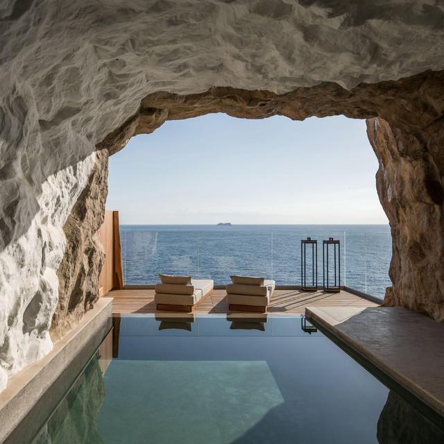 Greek Hotels in Santorini & Rhodes