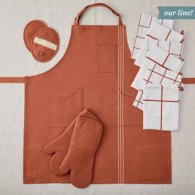 Food52 Oven Mitts & Pot Holders - Complete Set in Paprika