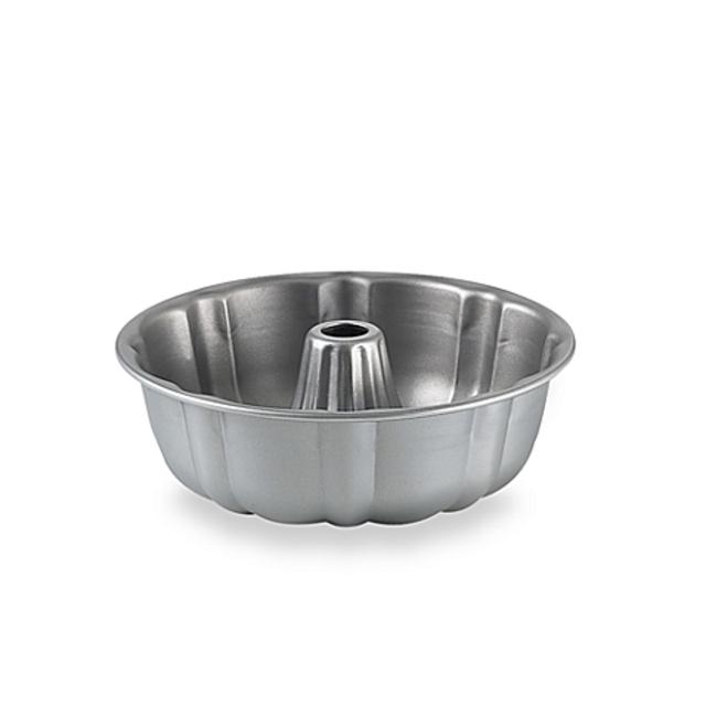 Calphalon® Nonstick 10-Inch Fluted Cake Pan