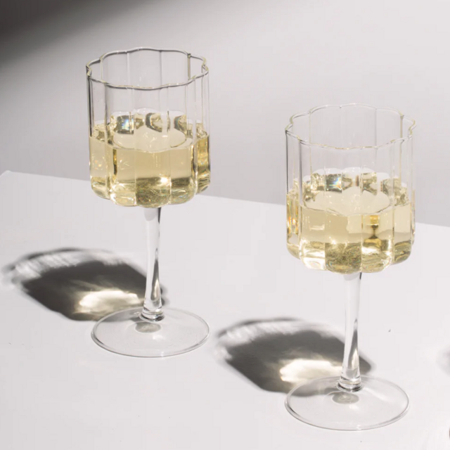 TWO x WAVE WINE GLASSES - CLEAR