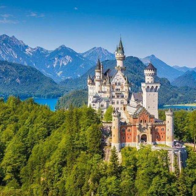 Neuschwanstein Castle / Linderhof Palace Day Tour