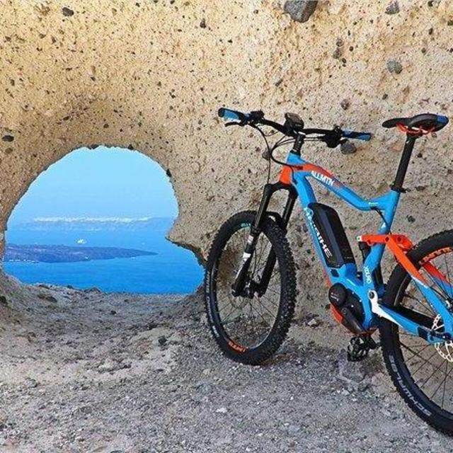 Santorini E-bike Tour