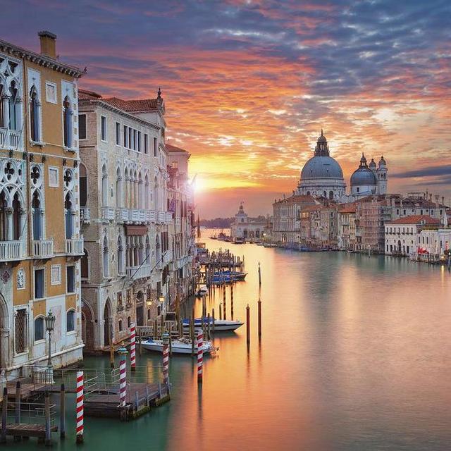 Honeymoon - A Romantic Dinner in Venice