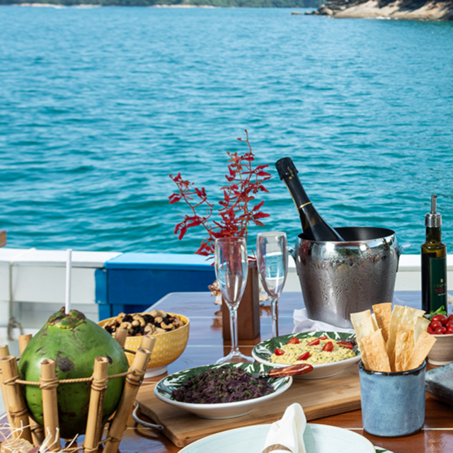 Nautical Tour of the Coast with Personalized Tasting Menu - Tour náutico da Costa Verde