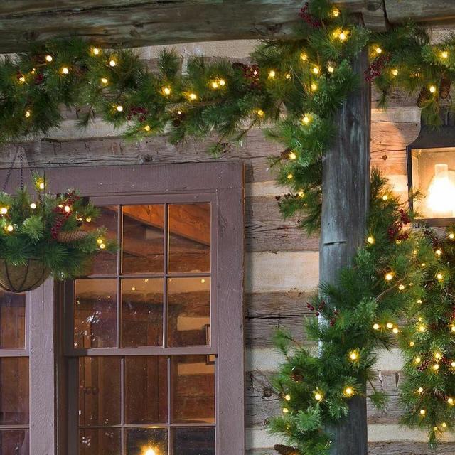 Lighted Outdoor Battery Operated Holiday Garland with Auto Timer