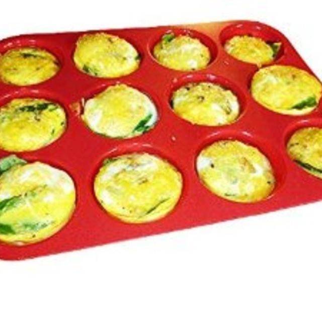 Keliwa 12 Cup Silicone Muffin & Cupcake Baking Pan / Non - Stick / Dishwasher - Microwave Safe